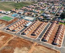 Ratinho Junior inaugura conjunto residencial com 51 casas em Guapirama