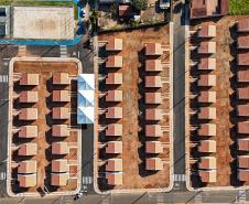 Ratinho Junior inaugura conjunto residencial com 51 casas em Guapirama