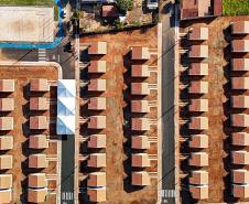 Ratinho Junior inaugura conjunto residencial com 51 casas em Guapirama