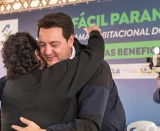 Ratinho Junior inaugura conjunto residencial com 51 casas em Guapirama