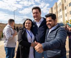 Governador entrega condomínio com 88 apartamentos em Santo Antônio da Platina