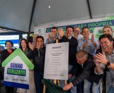 Governador entrega condomínio com 88 apartamentos em Santo Antônio da Platina