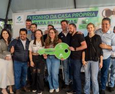 Governador entrega condomínio com 88 apartamentos em Santo Antônio da Platina