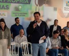 Governador entrega condomínio com 88 apartamentos em Santo Antônio da Platina