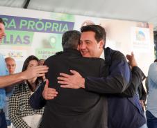 Governador entrega condomínio com 88 apartamentos em Santo Antônio da Platina