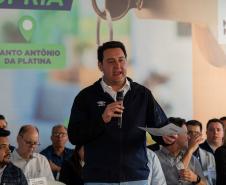 Governador entrega condomínio com 88 apartamentos em Santo Antônio da Platina