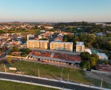 Governador entrega condomínio com 88 apartamentos em Santo Antônio da Platina
