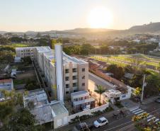 Governador entrega condomínio com 88 apartamentos em Santo Antônio da Platina