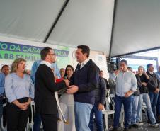 Governador entrega condomínio com 88 apartamentos em Santo Antônio da Platina