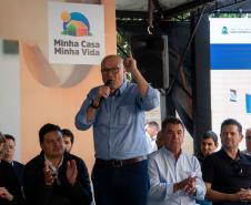 Governador entrega condomínio com 88 apartamentos em Santo Antônio da Platina