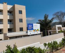 Governador entrega condomínio com 88 apartamentos em Santo Antônio da Platina