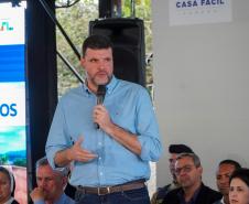 Governador entrega condomínio com 88 apartamentos em Santo Antônio da Platina