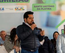 Governador entrega condomínio com 88 apartamentos em Santo Antônio da Platina