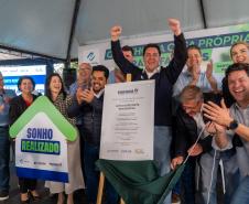Governador entrega condomínio com 88 apartamentos em Santo Antônio da Platina
