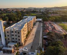 Governador entrega condomínio com 88 apartamentos em Santo Antônio da Platina