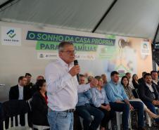Governador entrega condomínio com 88 apartamentos em Santo Antônio da Platina