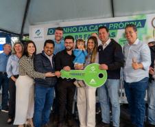 Governador entrega condomínio com 88 apartamentos em Santo Antônio da Platina