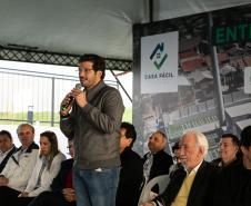 Estado entrega residencial com 128 apartamentos para atender famílias de Londrina