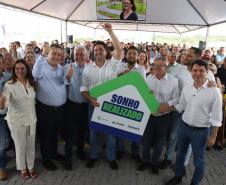 Ratinho Junior inaugura Condomínio do Idoso de Campo Mourão com 40 casas