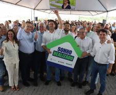 Ratinho Junior inaugura Condomínio do Idoso de Campo Mourão com 40 casas