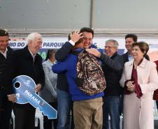 Governador entrega Condomínio do Idoso com 40 unidades e piscina térmica em Ponta Grossa