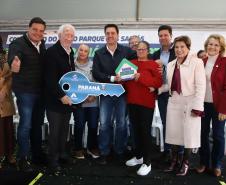 Governador entrega Condomínio do Idoso com 40 unidades e piscina térmica em Ponta Grossa