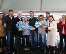 Governador entrega Condomínio do Idoso com 40 unidades e piscina térmica em Ponta Grossa