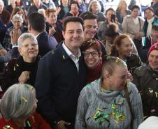 Governador entrega Condomínio do Idoso com 40 unidades e piscina térmica em Ponta Grossa