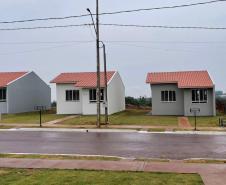 64 famílias de Campo Mourão recebem as chaves da casa própria com subsídio do Casa Fácil Paraná