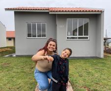 64 famílias de Campo Mourão recebem as chaves da casa própria com subsídio do Casa Fácil Paraná