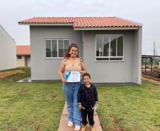 64 famílias de Campo Mourão recebem as chaves da casa própria com subsídio do Casa Fácil Paraná