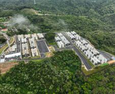 Governador inaugura condomínio clube com 864 apartamentos em Almirante Tamandaré