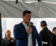 Governador inaugura condomínio clube com 864 apartamentos em Almirante Tamandaré
