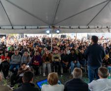 Governador inaugura condomínio clube com 864 apartamentos em Almirante Tamandaré
