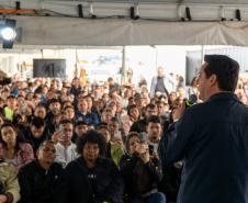 Governador inaugura condomínio clube com 864 apartamentos em Almirante Tamandaré