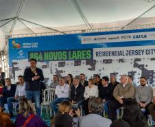 Governador inaugura condomínio clube com 864 apartamentos em Almirante Tamandaré