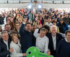 Governador inaugura condomínio clube com 864 apartamentos em Almirante Tamandaré