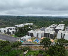 Governador inaugura condomínio clube com 864 apartamentos em Almirante Tamandaré