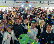 Governador inaugura condomínio clube com 864 apartamentos em Almirante Tamandaré