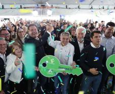 Governador inaugura condomínio clube com 864 apartamentos em Almirante Tamandaré
