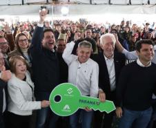 Governador inaugura condomínio clube com 864 apartamentos em Almirante Tamandaré