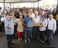 Com apoio do Estado, 512 famílias de Londrina passam a viver em casa própria
