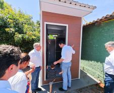 Estado entrega primeiros módulos sanitários do programa Banheiro em Casa em Ivaiporã
