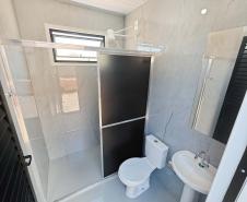 Estado entrega primeiros módulos sanitários do programa Banheiro em Casa em Ivaiporã