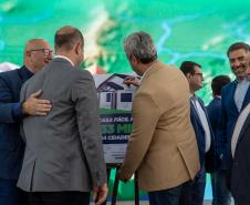 Governador anuncia R$ 533 milhões para construção de casas em 324 municípios