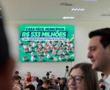 Governador anuncia R$ 533 milhões para construção de casas em 324 municípios
