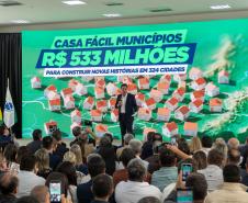 Governador anuncia R$ 533 milhões para construção de casas em 324 municípios