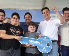 Com subsídio do Estado, Ratinho Junior entrega casas a 103 famílias de Rondon