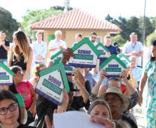 Mais de 130 mil famílias: Casa Fácil impulsiona habitação e movimenta a economia do Paraná 