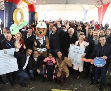 Mais de 130 mil famílias: Casa Fácil impulsiona habitação e movimenta a economia do Paraná 